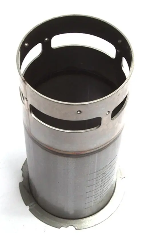 Zylinderförmiges Brennerrohr aus Metall mit sichtbaren Maßskalen. Geeignet für Anwendungen von Daikin in Öl-Brennwertsystemen.